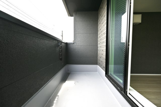 リナージュ塚口町5丁目新築一戸建て│2SLDK+駐車1台可のバルコニー|バルコニーは洗濯物を干すだけでなく、気分転換にのんびりできる場所です。