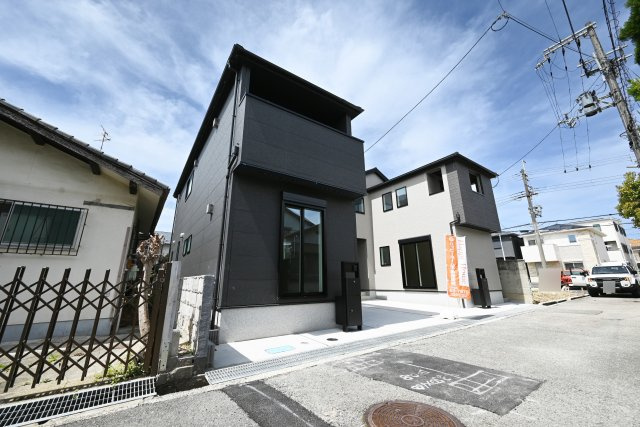 リナージュ塚口町5丁目新築一戸建て│2SLDK+駐車1台可の外観|阪急「塚口」駅徒歩13分の立地、限定2区画の新築戸建が販売開始致しました。2026年3月完成予定です。皆様からのご連絡を心よりお待ちしております。