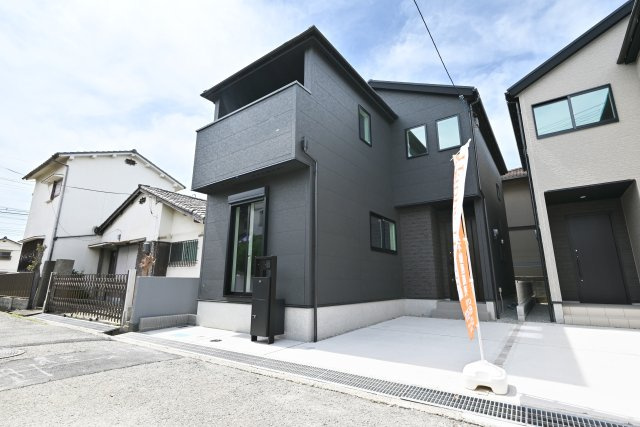 リナージュ塚口町5丁目新築一戸建て│2SLDK+駐車1台可の外観|2棟同時に完成しました。いつでも室内を見学して頂けますので、お気軽にお問い合わせください。