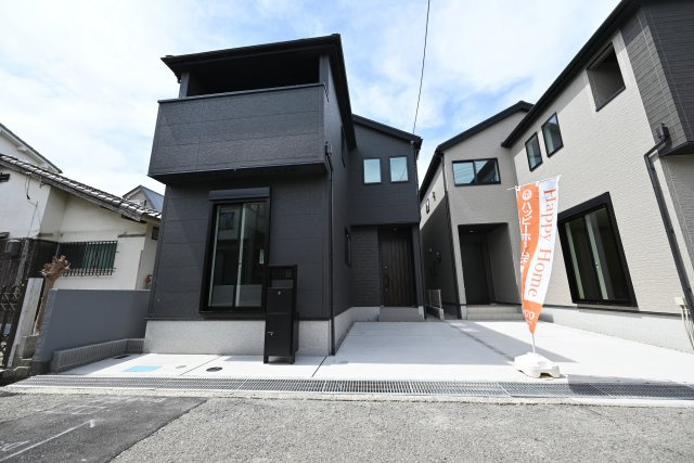リナージュ塚口町5丁目新築一戸建て│2SLDK+駐車1台可の外観|家族に安心の設計、建設性能評価取得×長期優良住宅◎LDに床暖房が標準装備されています。詳細はお気軽にお問い合わせください。