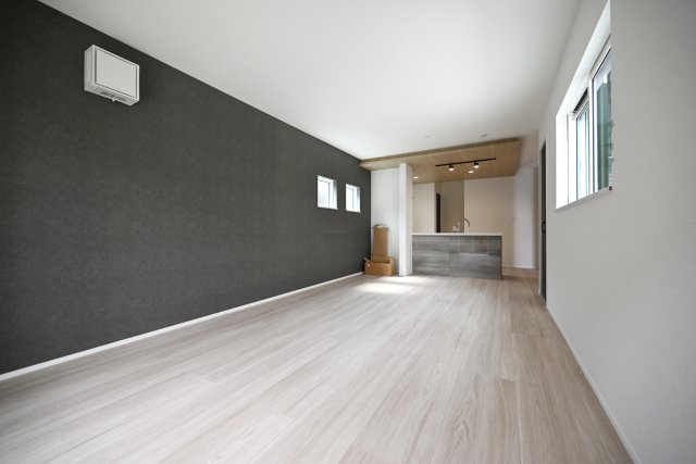 リナージュ塚口町5丁目新築一戸建て│2SLDK+駐車1台可の居間・リビング|ソファセットやダイニングテーブルの配置がしやすい形状のリビングなので、実際に生活を始めた後のイメージがつきやすいのが◎