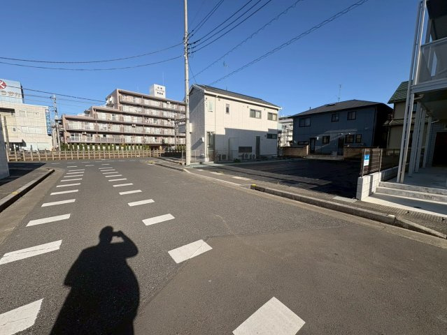 鶴ヶ島市若葉2丁目　建築条件なし売地　東武東上線『若葉駅』徒歩5分　【杉下小学区】の前面道路含む現地写真