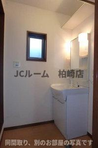 柏崎市大字両田尻のアパートの洗面所