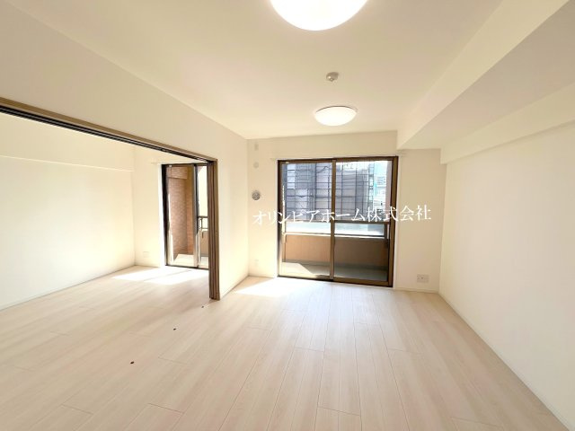 グランシティ東京イーストⅡ　7階　リ　フォーム済の居間・リビング