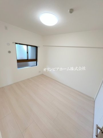 グランシティ東京イーストⅡ　7階　リ　フォーム済の洋室