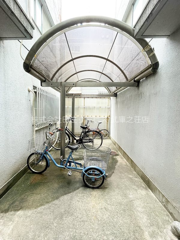 ドムールコスモス武庫之荘のその他共用部分|自転車置き場