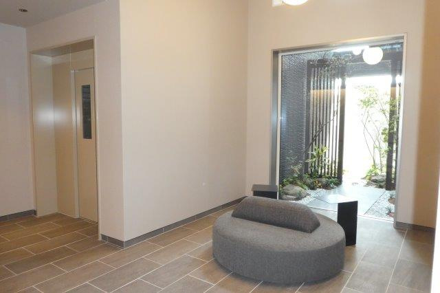 コモンドーレのロビー|１Fエントランス・エレベーター