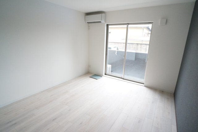 ジーメゾン法蓮町の洋室