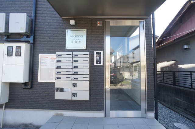 ジーメゾン法蓮町のエントランス