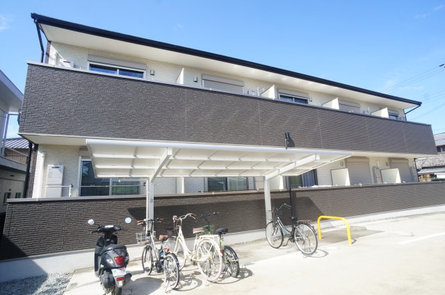 ジーメゾン法蓮町の外観