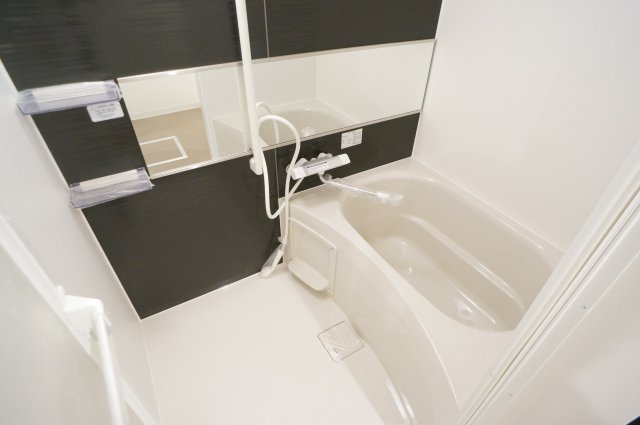 ジーメゾン法蓮町の浴室