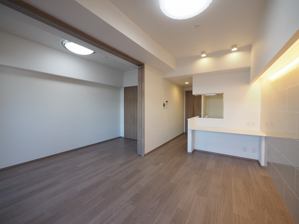 プレジオ西中島ASIANの居間・リビング