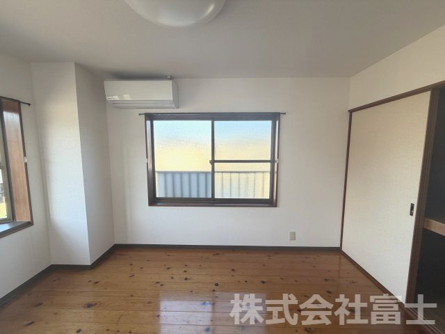 ヴィレッジ久里の洋室