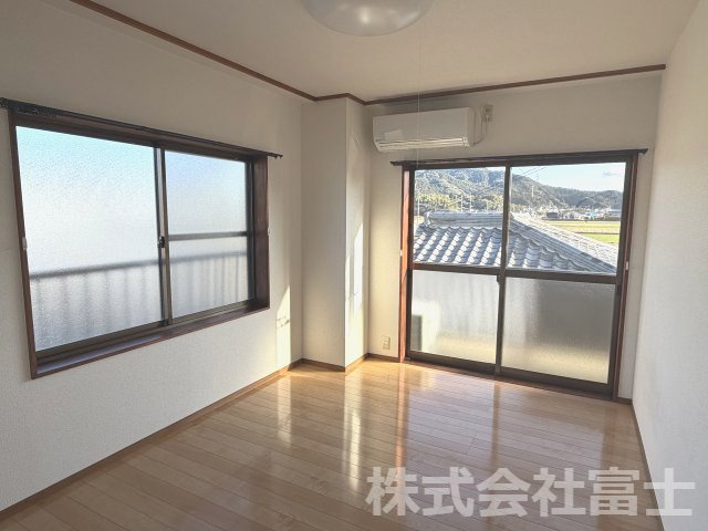 ヴィレッジ久里の洋室