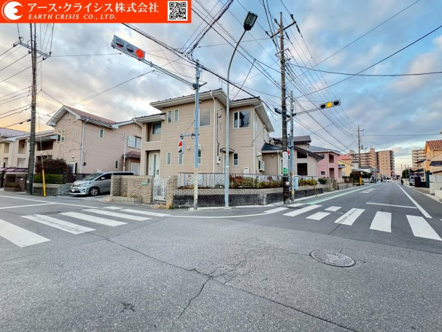 【前面道路含む現地写真】 | 松戸市六高台3丁目 | ご家族に合った間取りで、夢のマイホームを建築できます。整形地なので敷地全体を有効活用することができます。