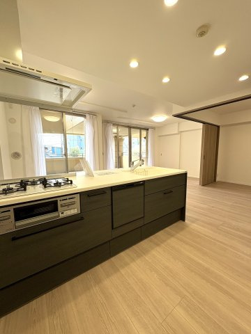 TERRACE DAYS FUJISAWA — 専用テラスのある暮らしのキッチン