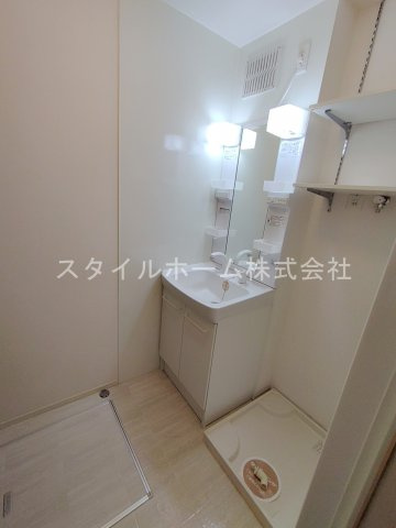 アヴェク・トワの洗面所|別部屋写真です。