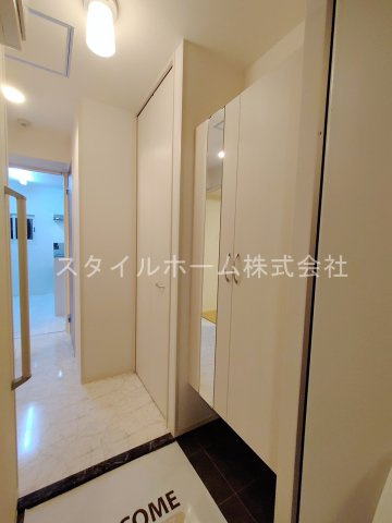 アヴェク・トワの玄関|別部屋写真です。