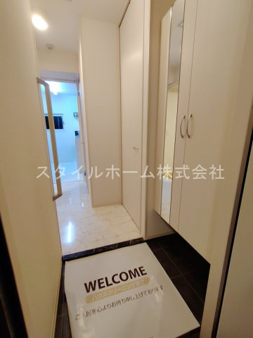 アヴェク・トワの玄関|別部屋写真です。