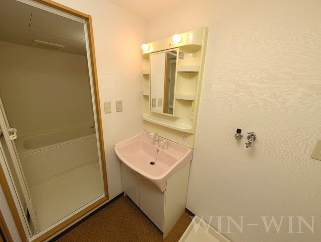 フローラ・リヴェールの独立洗面台|イメージ（同建物内別部屋の写真です）