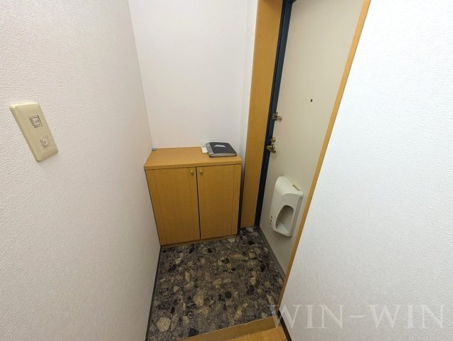 フローラ・リヴェールの玄関|イメージ（同建物内別部屋の写真です）