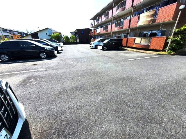 フローラ・リヴェールの駐車場