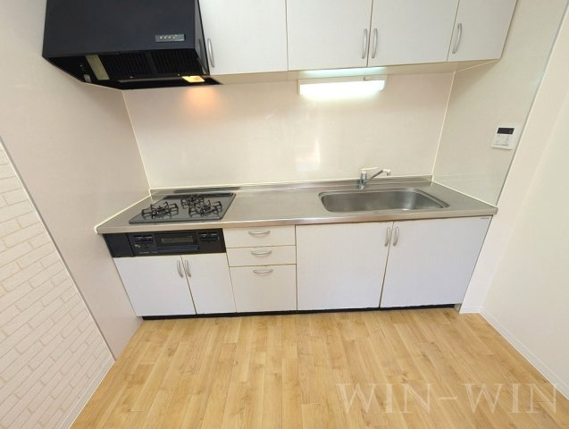 フローラ・リヴェールのキッチン|イメージ（同建物内別部屋の写真です）