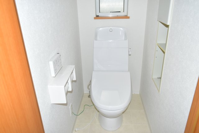 多摩市和田の中古一戸建のトイレ