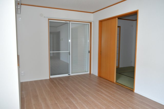 多摩市和田の中古一戸建の洋室