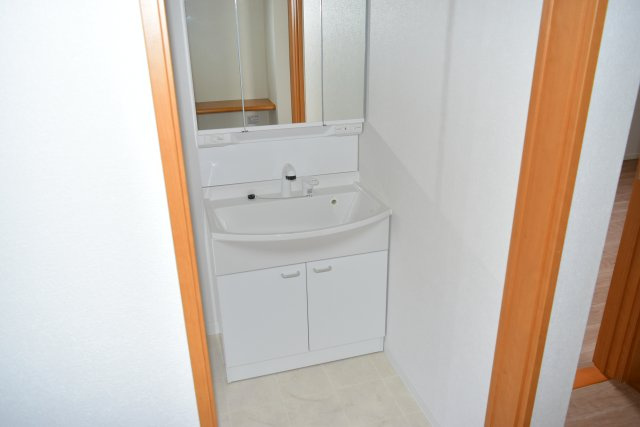 多摩市和田の中古一戸建の独立洗面台
