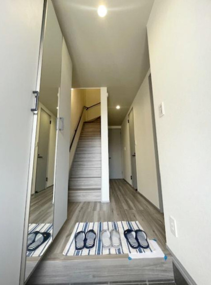 【玄関】 | 東住吉区公園南矢田4丁目 | ミラー付きのシューズクローゼット完備です♪