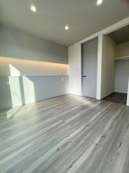 【寝室】 | 東住吉区公園南矢田4丁目 | 【3階：洋室】バルコニーに面したお部屋☆ウォークインクローク完備です♪