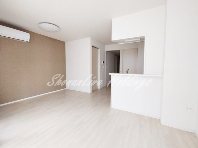 茅ヶ崎市室田３丁目の賃貸マンションの居間・リビング|使いやすいリビングになります♪