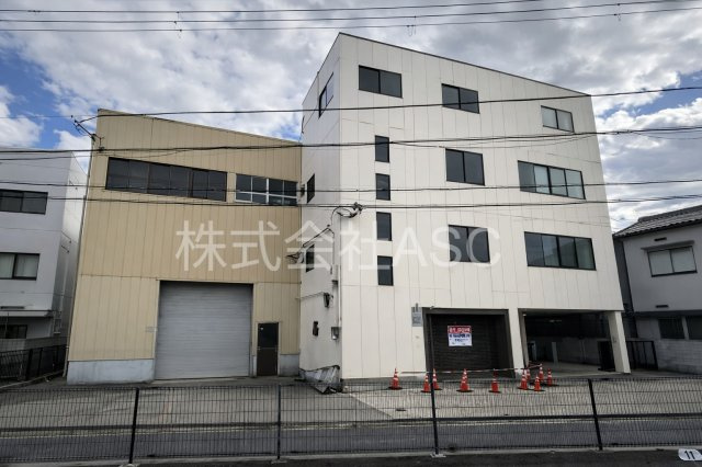 イマス仁和寺本町倉庫・工場のエントランス