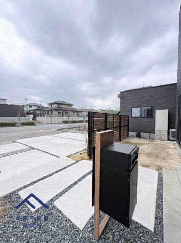 小郡市津古　戸建ての前面道路含む現地写真