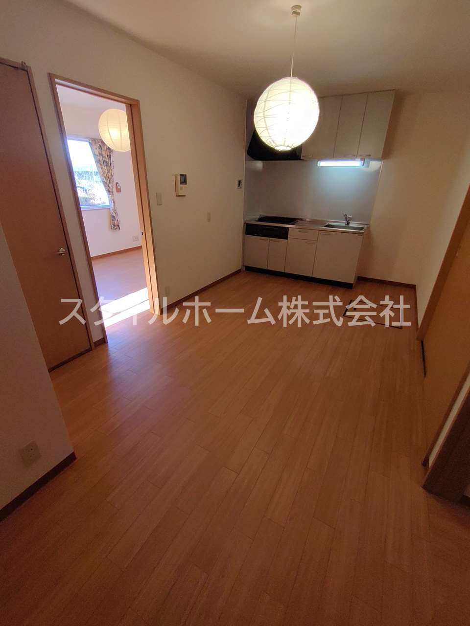 ユトリロ馬場町の居間・リビング|同建物内別部屋の写真です。