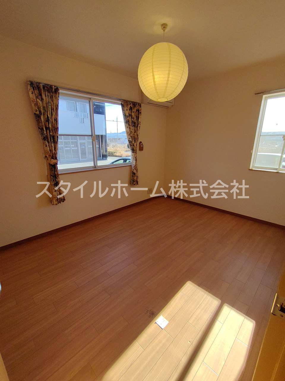 ユトリロ馬場町の居間・リビング|同建物内別部屋の写真です。