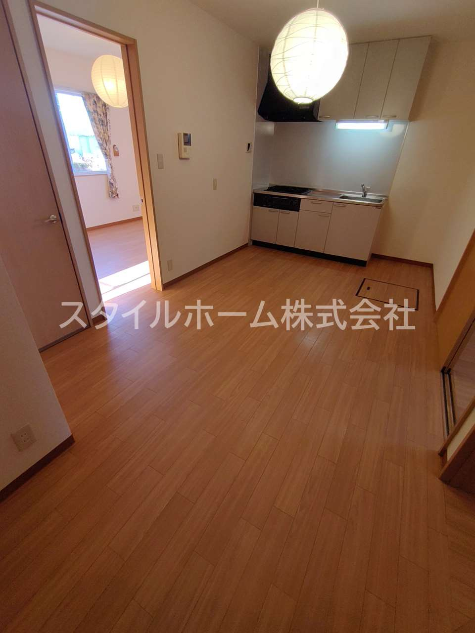 ユトリロ馬場町の居間・リビング|同建物内別部屋の写真です。