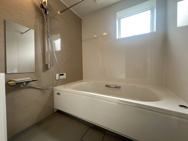見て！クローゼットの中まで可愛いの、見えないところまで可愛い意識高めな【泉区下和泉２丁目新築戸建】の浴室|日々の疲れを癒すお風呂付です