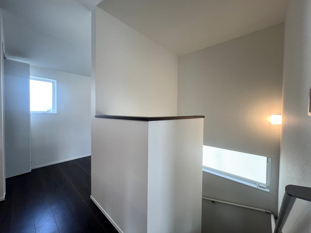 見て！クローゼットの中まで可愛いの、見えないところまで可愛い意識高めな【泉区下和泉２丁目新築戸建】の内装|おしゃれな内装です