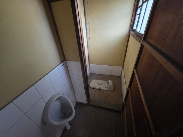 相生市野瀬平家のトイレ|ゆったりとした空間のトイレです