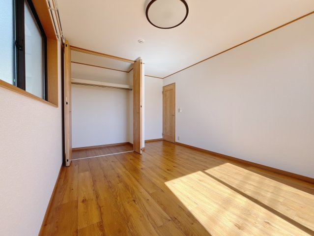 【中古戸建】本庄市東台5丁目の洋室|■2階洋室｜子供部屋のメリットは「自立心を養うことができる」「自分で整理整頓できるようになる」そして、お子様が成長した際には「プライバシーを確保できる」といい事だらけ♪