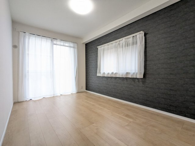 【洋室】 | ロマネスク原第3 | 各洋室にはアクセントクロスを採用されおしゃれな空間に♪