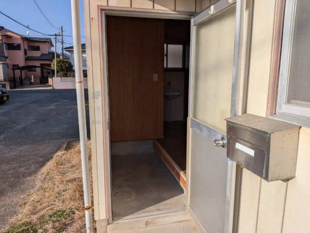 高田様貸家の玄関