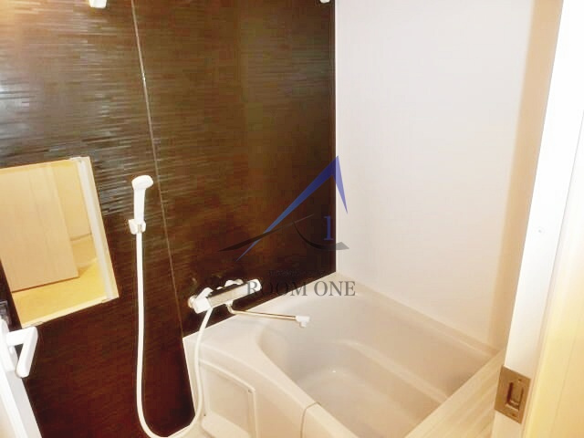 日本橋ROOTSの浴室|お風呂です。