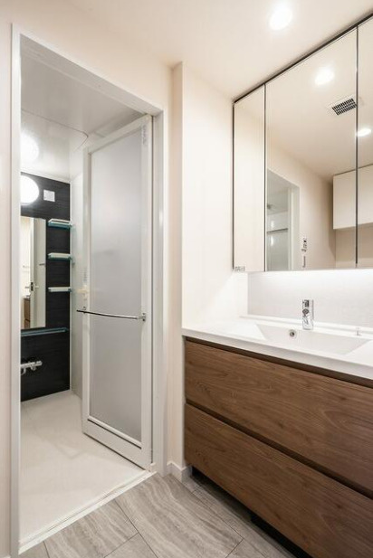 武蔵野市吉祥寺本町４丁目の賃貸マンションの洗面所