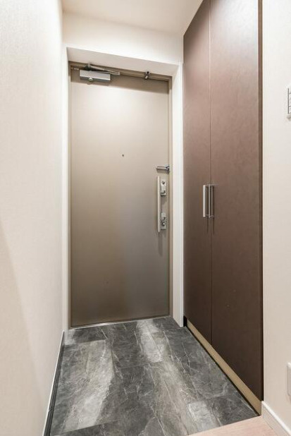 武蔵野市吉祥寺本町４丁目の賃貸マンションの玄関