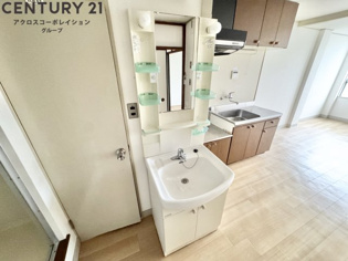 独立洗面台、朝の身支度には欠かせません