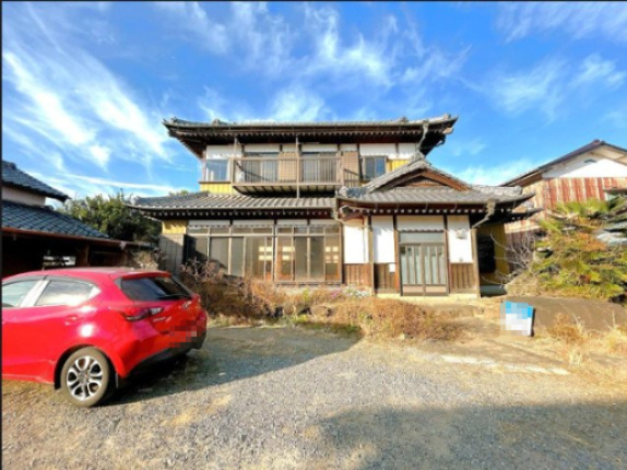 【駐車場】 | つくば市栗原　中古戸建 | ゆったりとしたカースペースで、ファミリーカーや軽自動車もラクラク駐車出来ますね♪