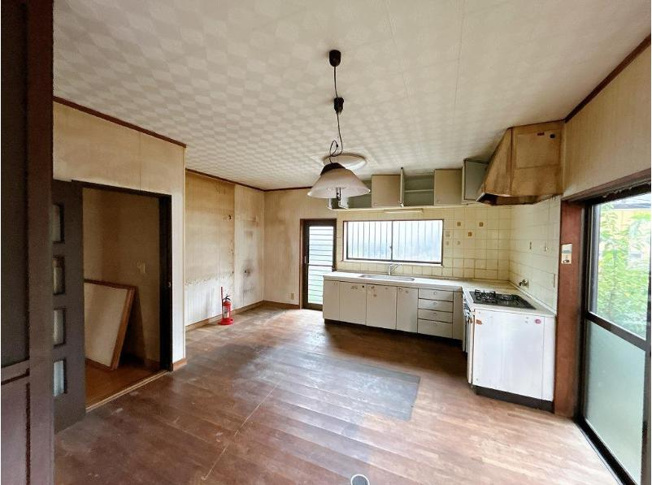 【キッチン】 | つくば市栗原　中古戸建 | L型キッチンなので、作業スペースが広く、複数人で楽しめます♪